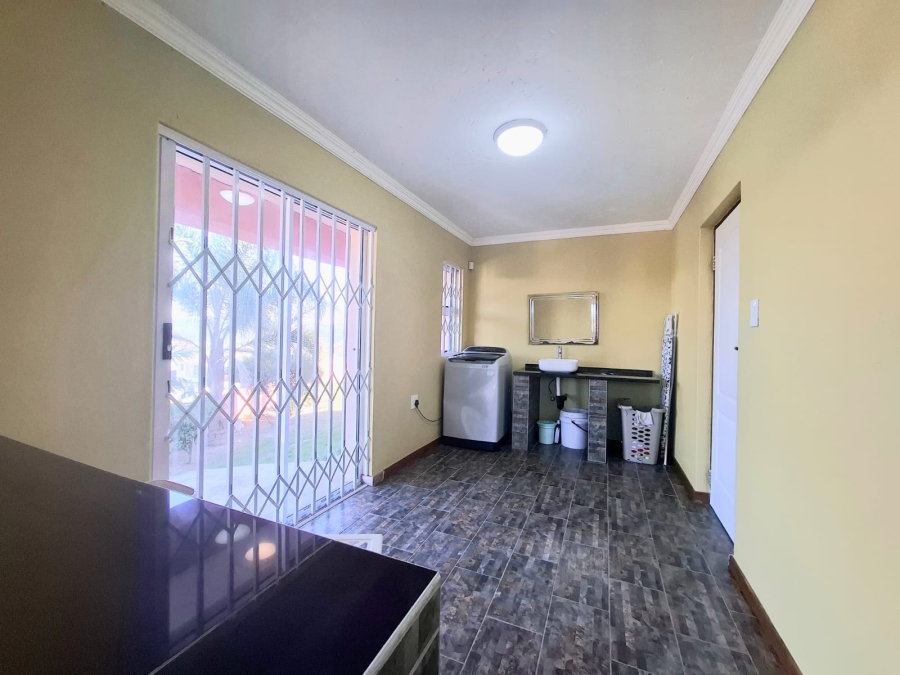 5 Bedroom Property for Sale in Nahoon Valley Park Eastern Cape